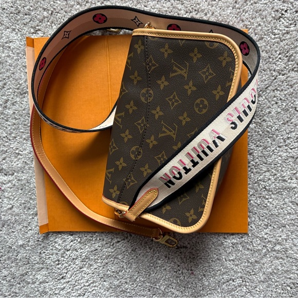 Louis Vuitton Diane Bag Monogram NM - Picture 6 of 8